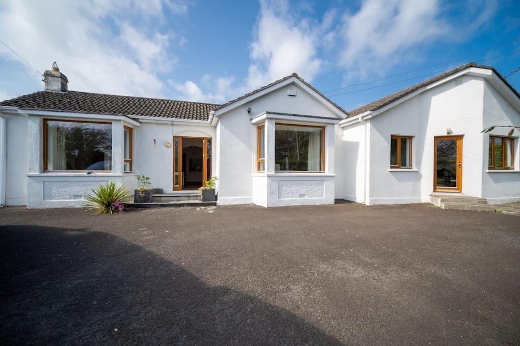 The Moorings- Near The Sea Villa Tramore Exteriör bild